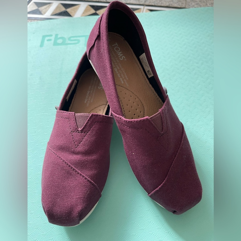 Discontinued color Toms